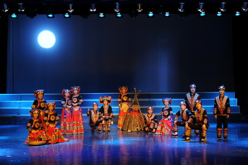 2015年参加全国第四届大员工艺术展演荣获金奖